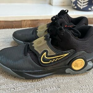 Nike Black and Gold Men's Sneakers